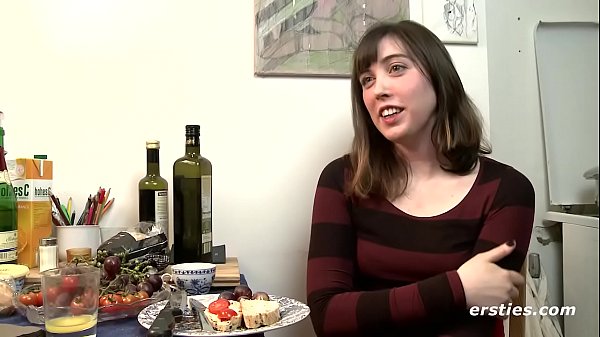 סרטי סקס Frisky Fiona Works Hairy Pussy with New Dildo