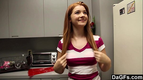 סרטי סקס Redheaded Teen Gives Perfect Blowjob