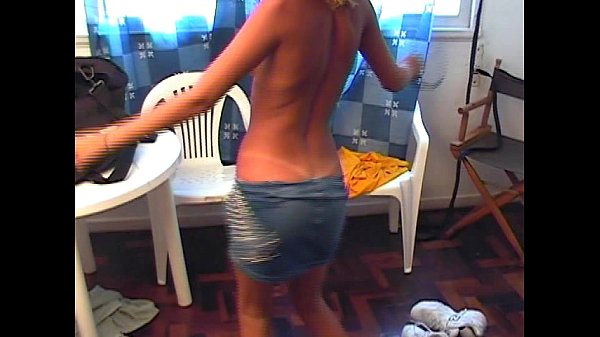 סרטי סקס Blonde babe deep throats cock