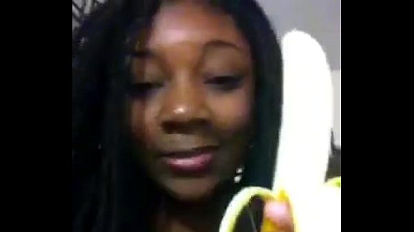 סרטי סקס Alondra Deep Throats A Banana For Me