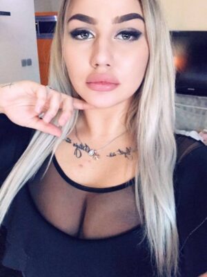 אמיליה בתמונות אמיתיות