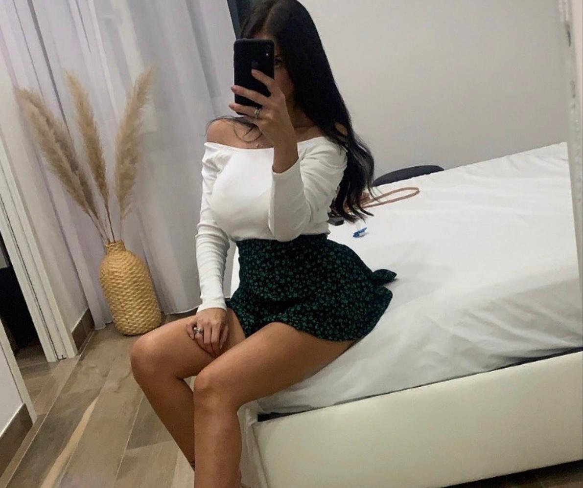 בתל אביב – בת 21 רזה ישראלית