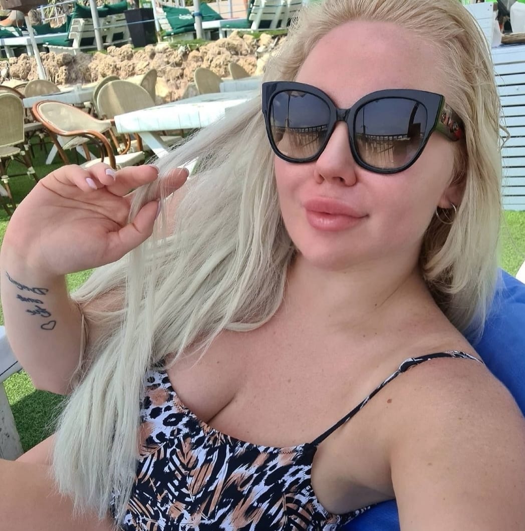 אלכסה תל אביב – תיירת בלונדה