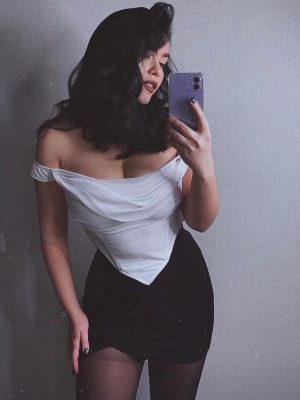 בחורה מקצועית -הוד השרון